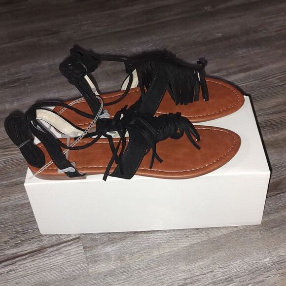 Olivia Miller Black Fringe Sandals Sz 8 NIB - Picture 4 of 6